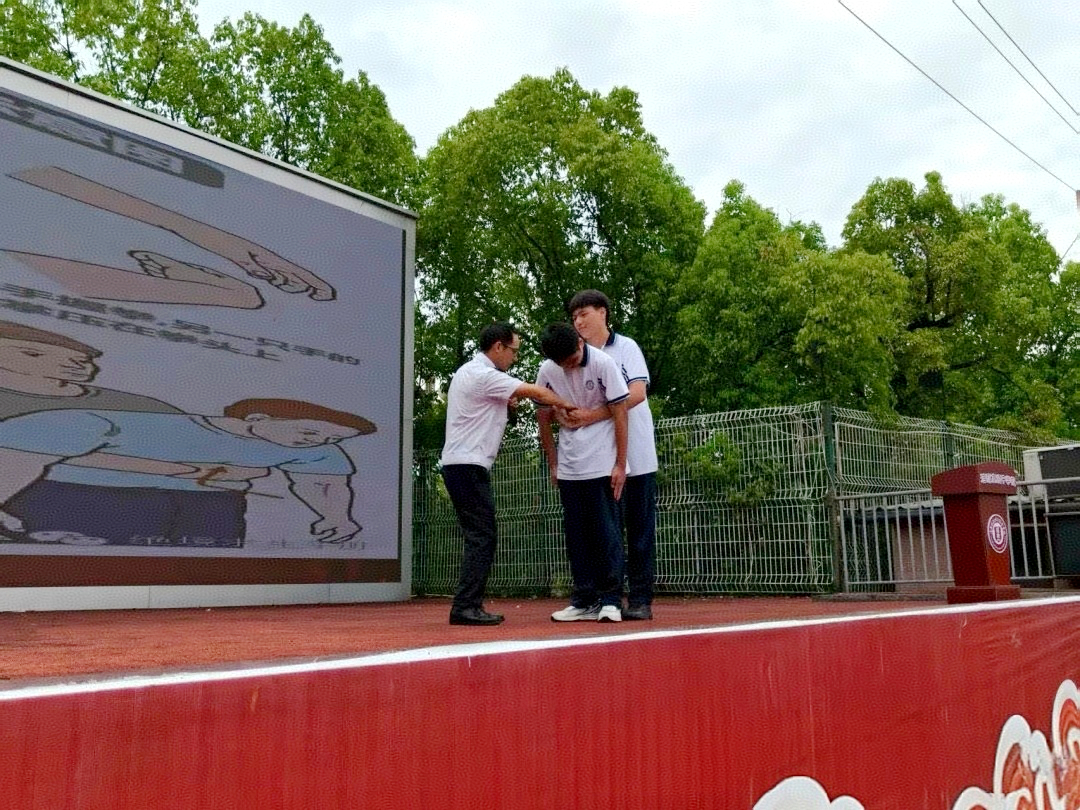 賦能高一新生 掌握安全“硬技能”
