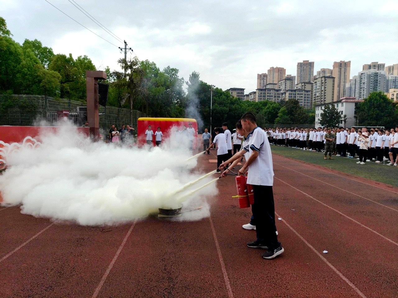 賦能高一新生 掌握安全“硬技能”